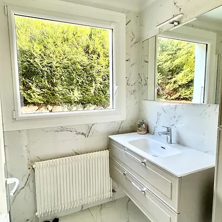 Maison Vue Avec Jardin 5min A Pied Du Veyrier-du-Lac